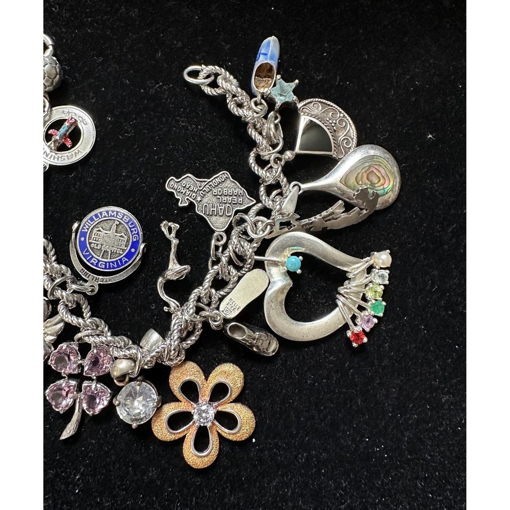 Vintage Sterling Silver Bracelet with 18 Charms - Picture 2 of 10